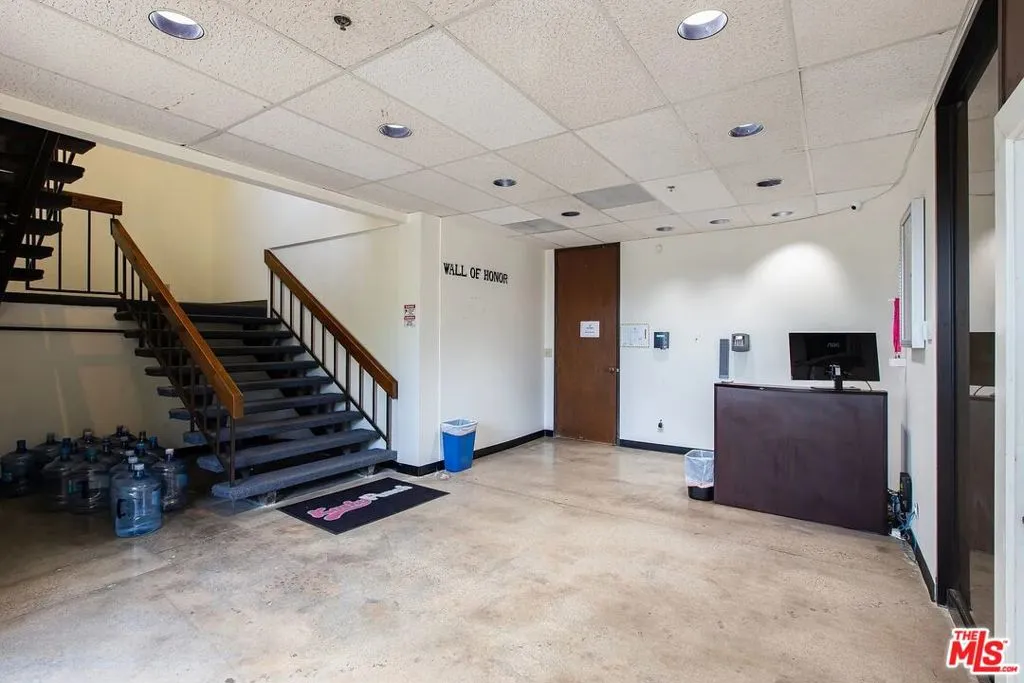 20500 Nordhoff Street, Los Angeles, California 91311 — photo 4