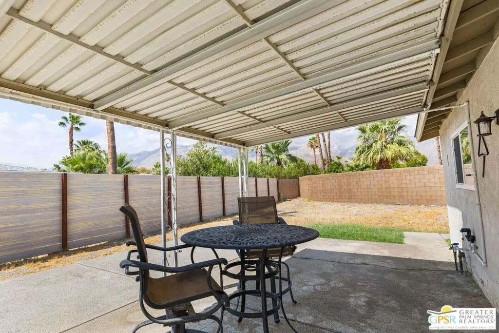 Covered patio w/mountain views