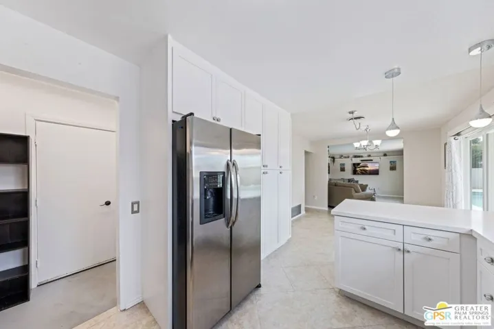 Kitchen/Dining area open to Li
