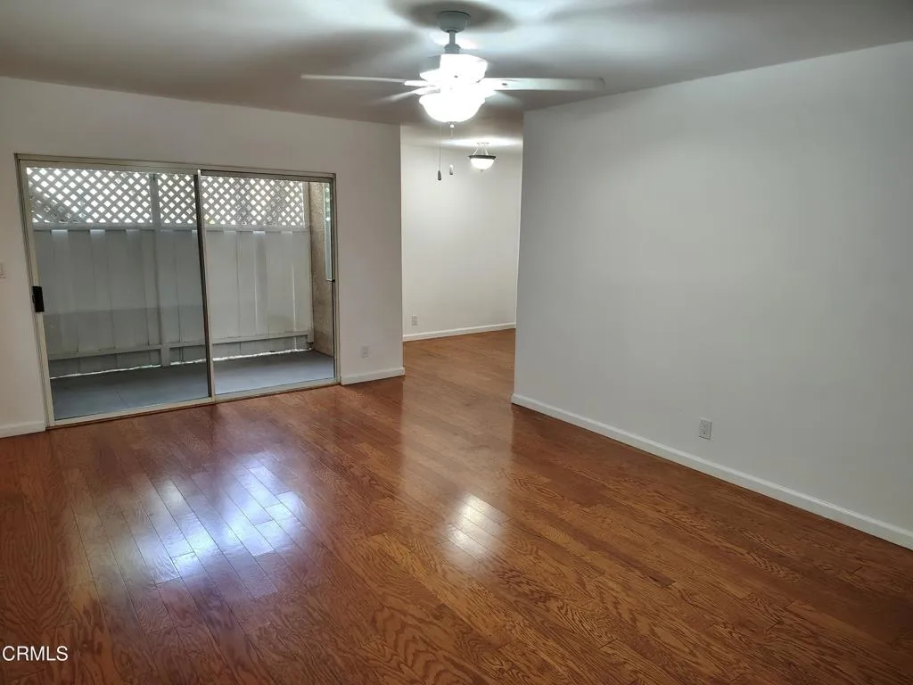 18307 Burbank 51, Tarzana, California 91356 — photo 4