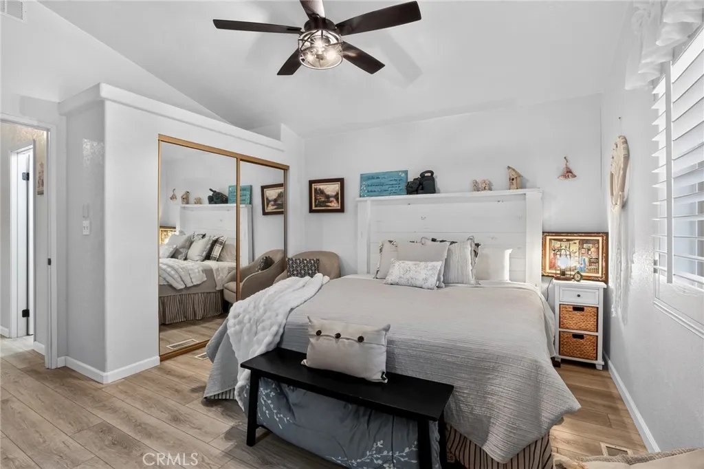 Master Bedroom - ceiling fans - Mirrored closets