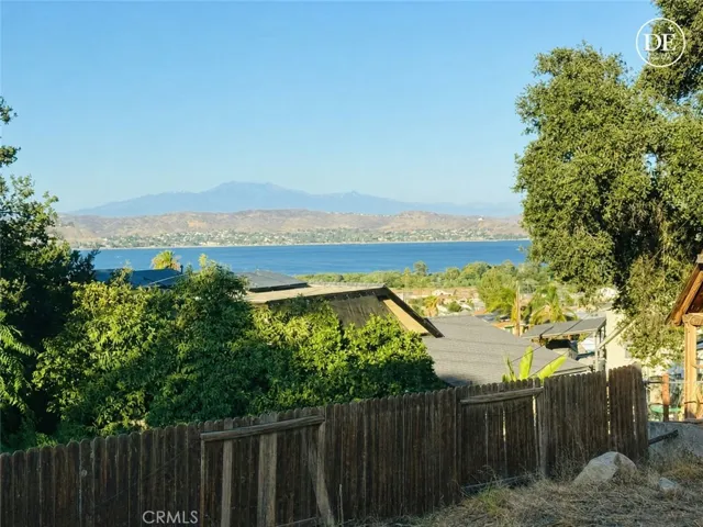 View of lake from every bedroom