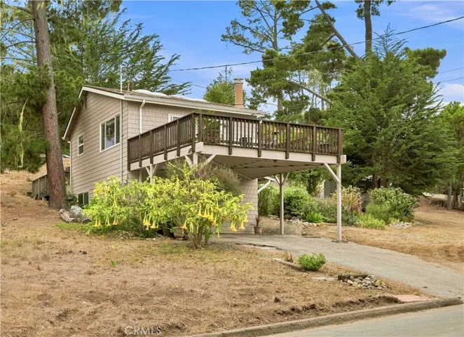 This updated 2 Bedroom Lodge Hill cottage is situated on a huge 13,350 sq ft, street to street adding privacy and outdoor living spaces