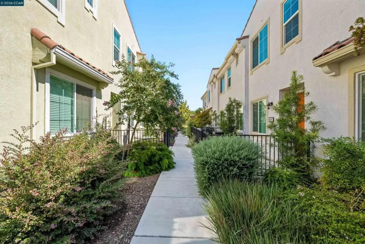 5301 E Commerce Way 58104, Sacramento, California 95835 — photo 4