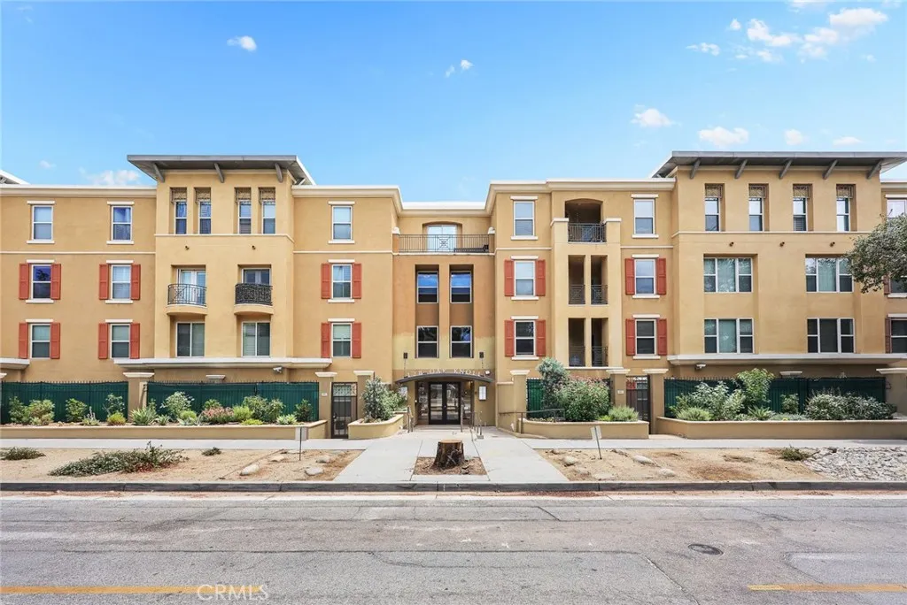 128 N Oak Knoll 206
