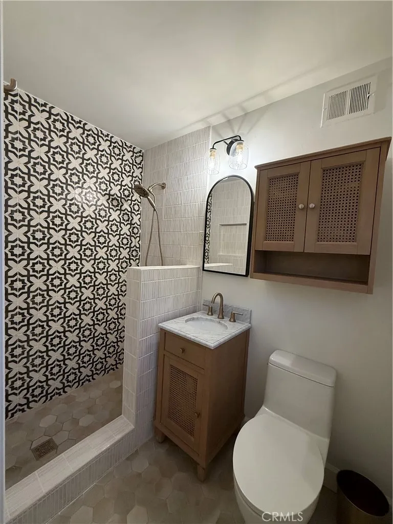 Ensuite Primary Bathroom