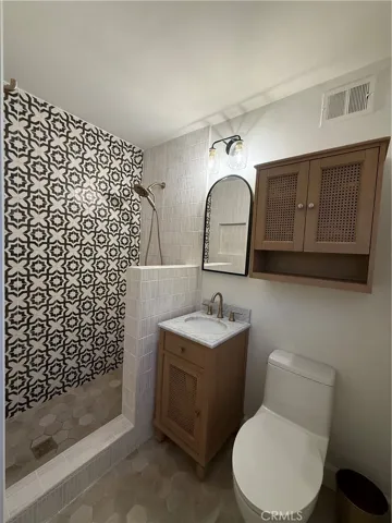 Ensuite Primary Bathroom