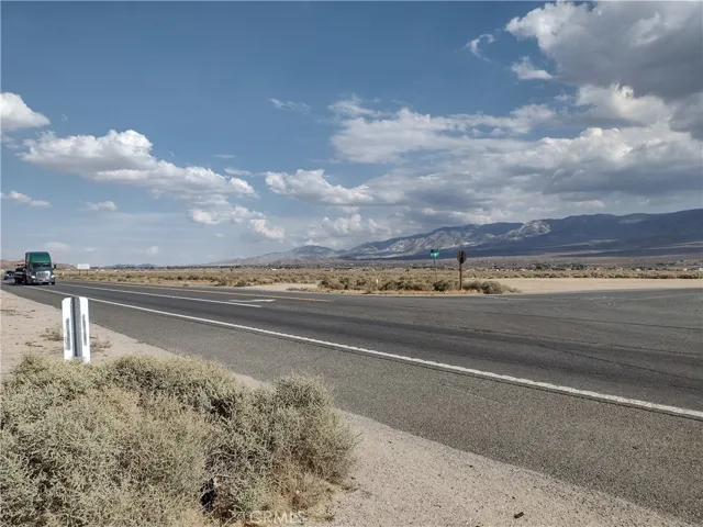 300 Highway 18, Lucerne Valley, California 92356 — photo 4