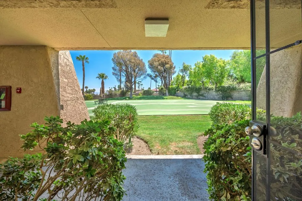 2810 N Arcadia Ct