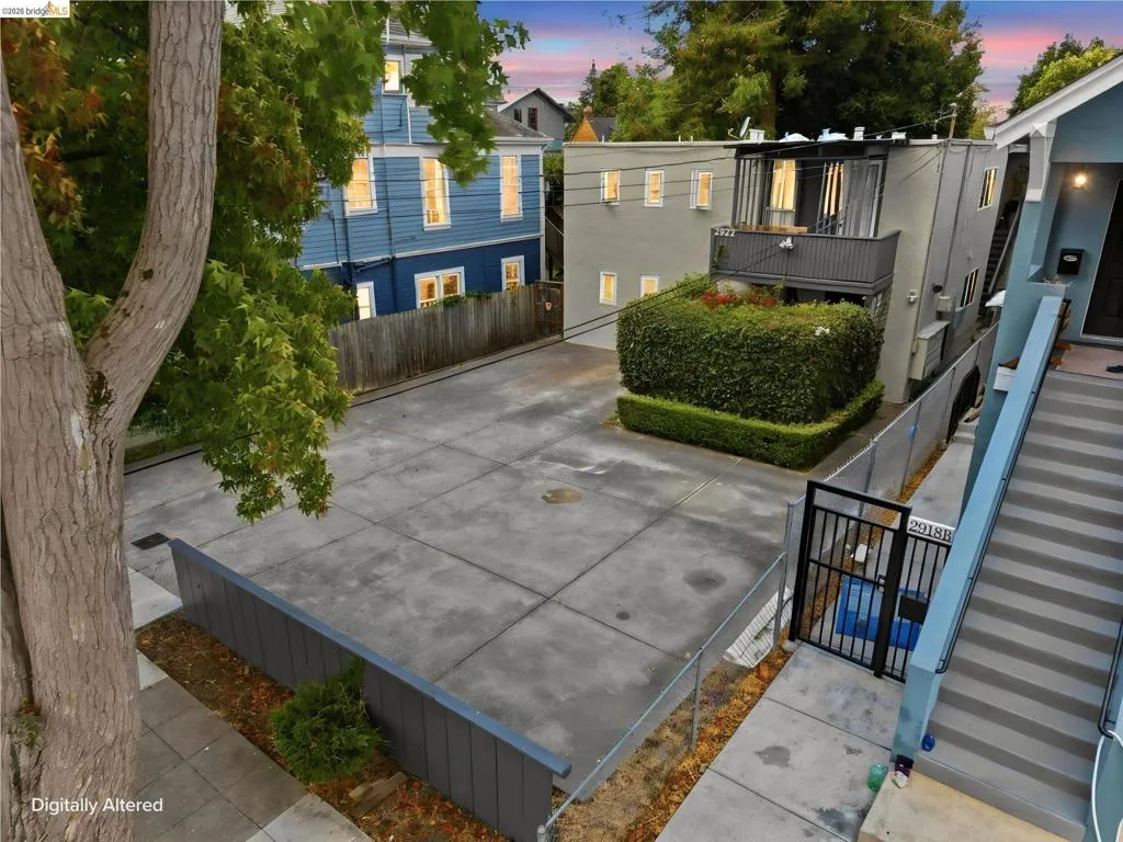 2922 Otis St