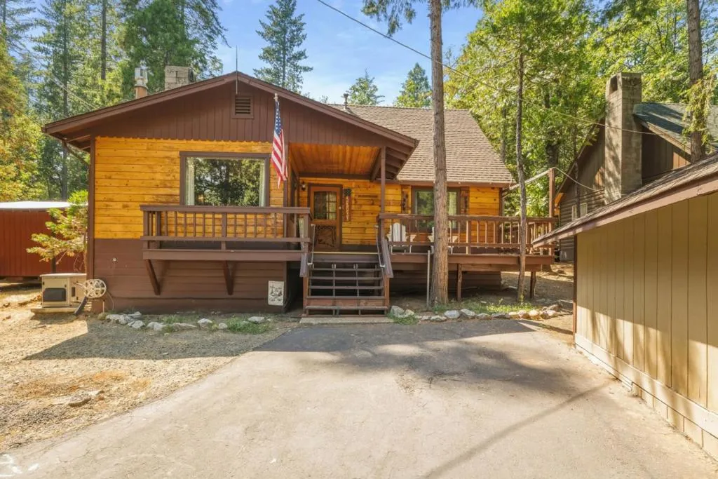23100 Tuolumne Dr