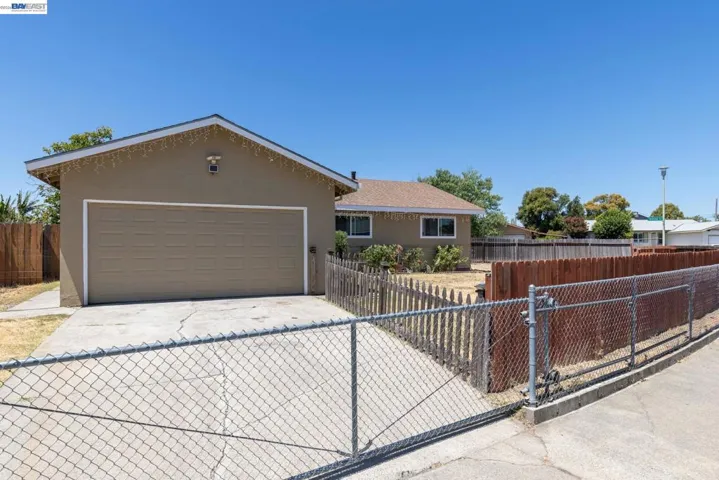 7700 Laramore, Sacramento, California 95832 — photo 4