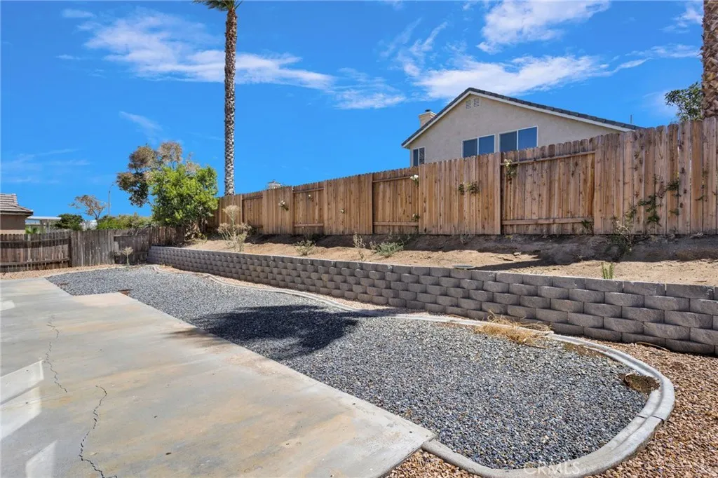 13271 Via Robles, Victorville, California 92392 — photo 5