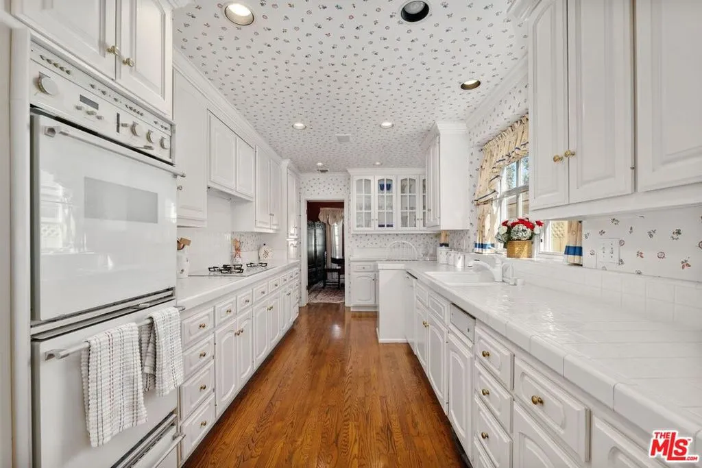 Kitchen with entry to the dini