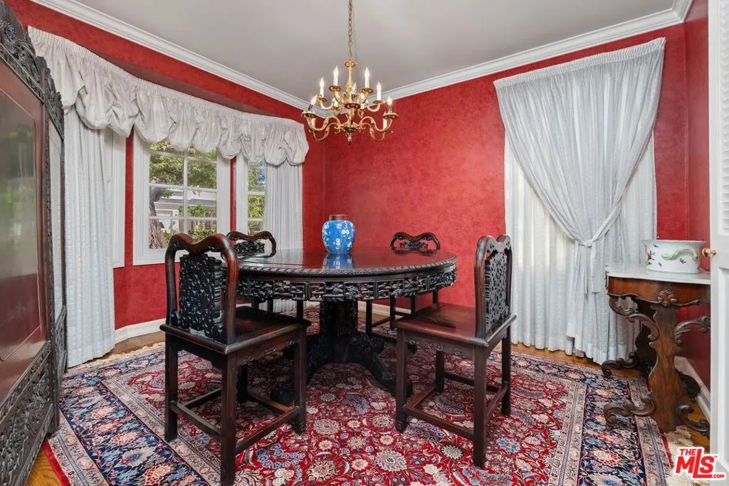 Formal dining room