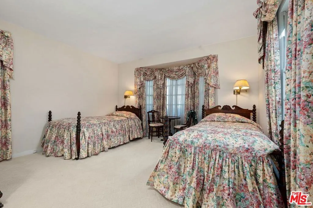 Downstairs bedroom