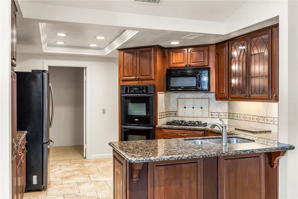2164 Pinot Circle, Upland, California 91784 — photo 5