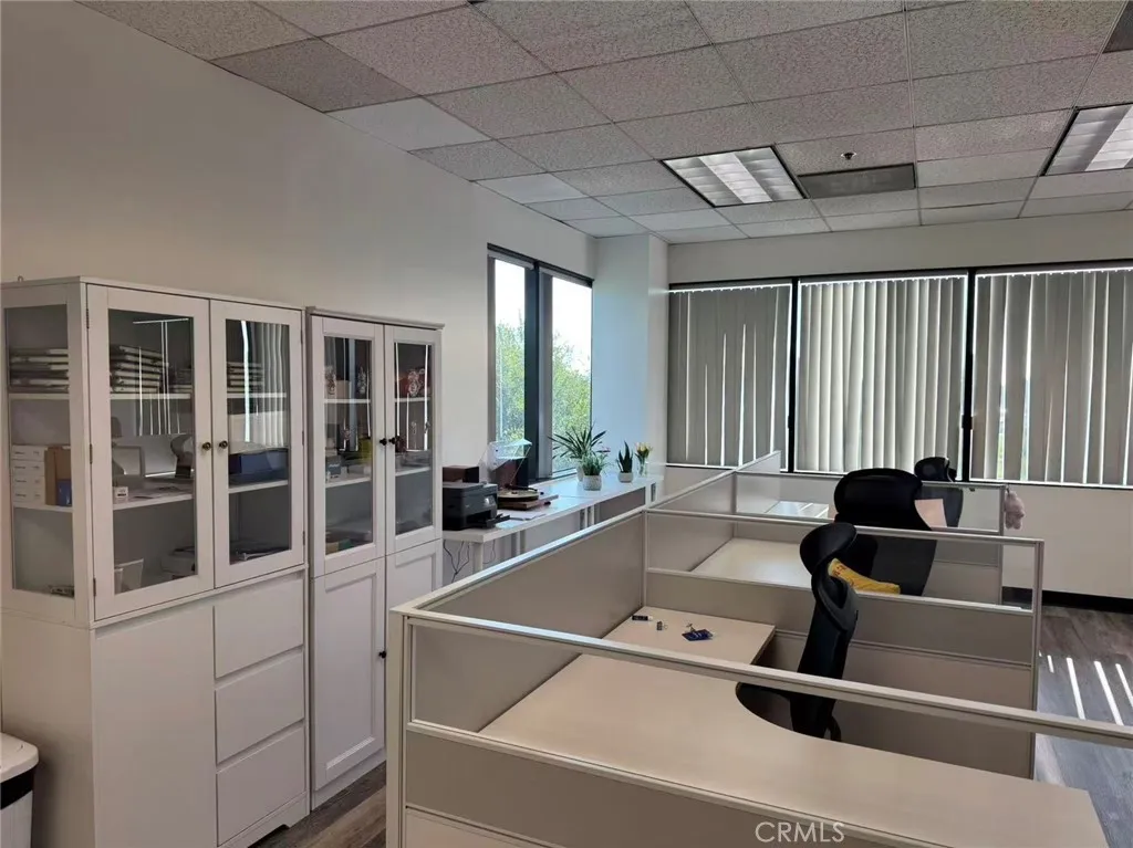 17100 Pioneer, Artesia, California 90701 — photo 4