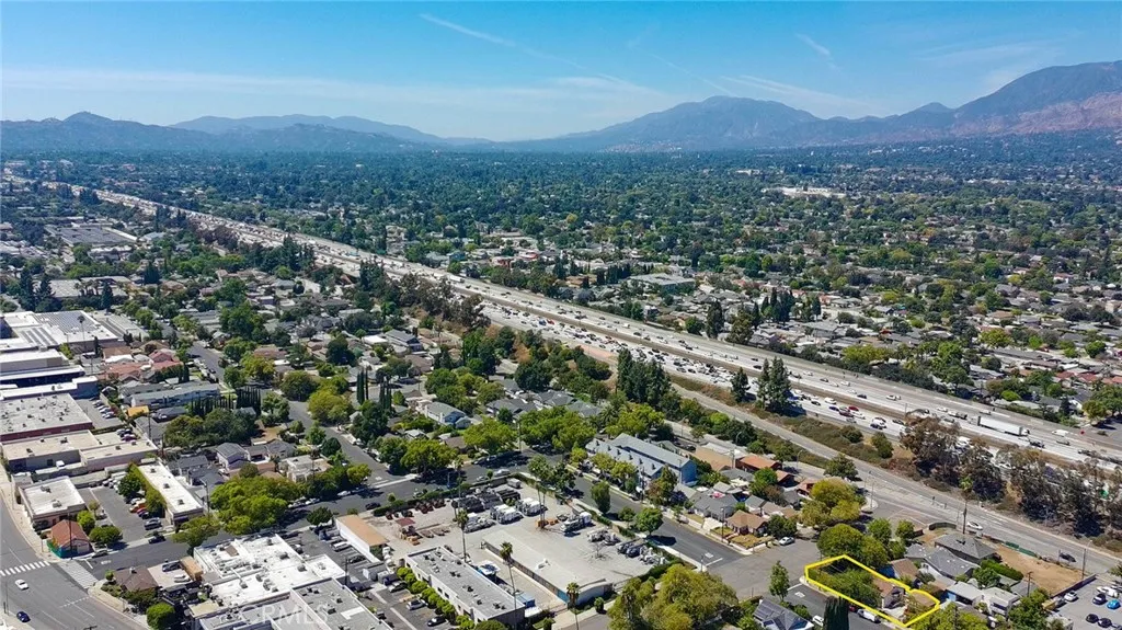 Aerial view of the surrounding Pasadena neighborhood.