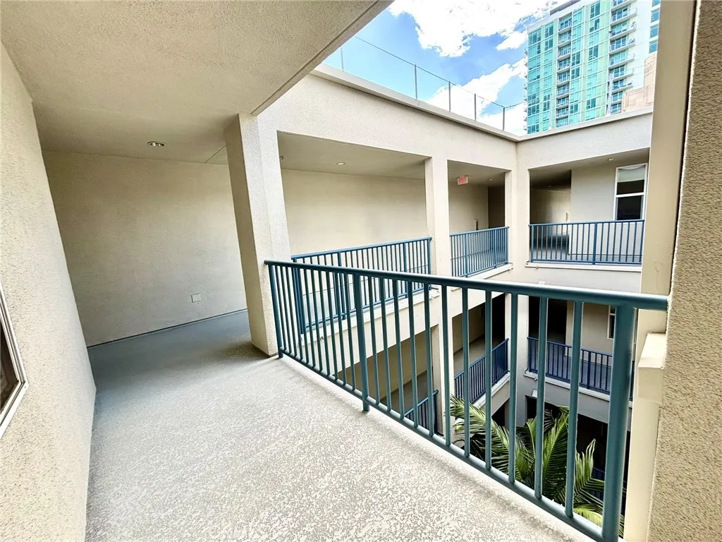 300 E 4th Street 422, Long Beach, California 90802 — photo 4