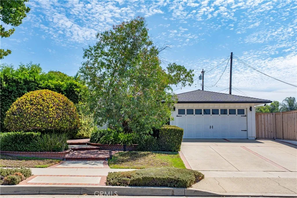 1102 Randall