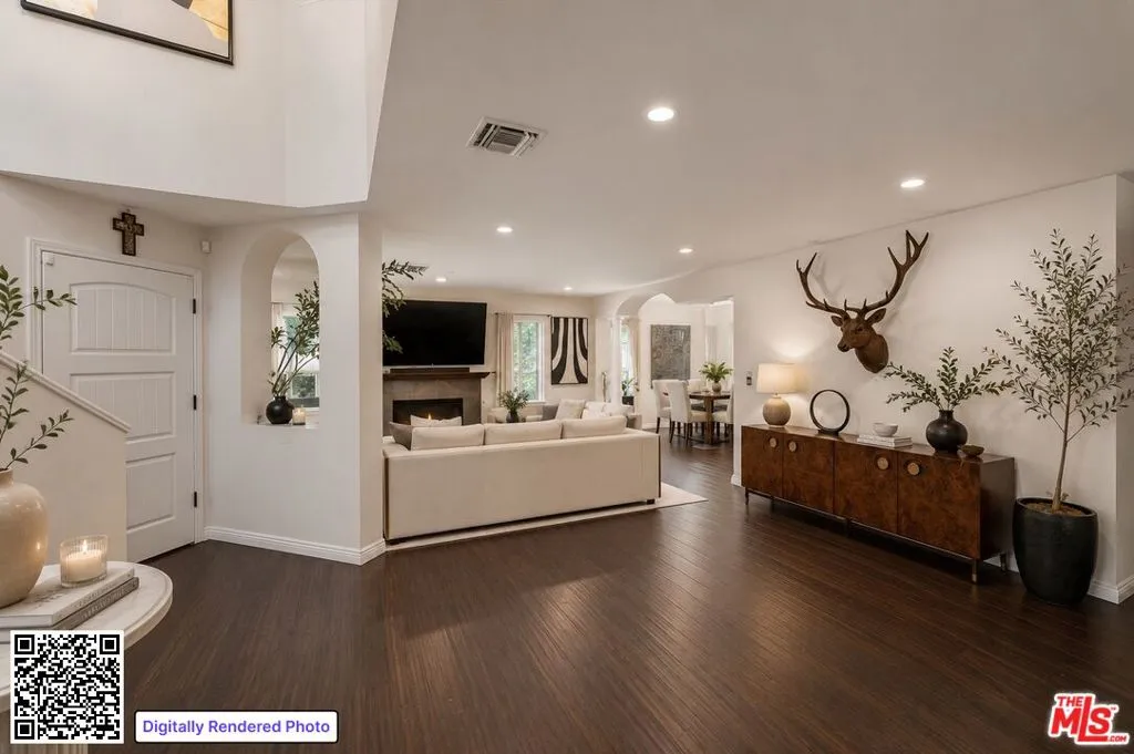 Overview of Foyer/living room