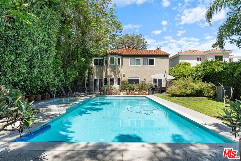 Salt water Pool over sized w/s