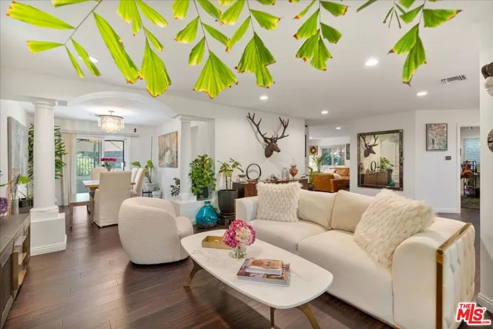 Living Room w/fireplace