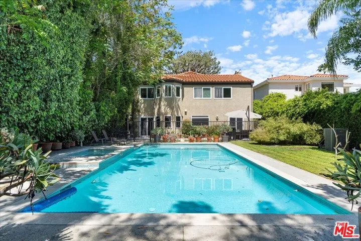 Salt water Pool over sized w/s