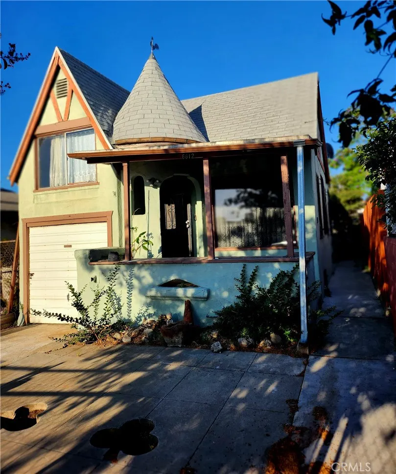 6812 S Van Ness