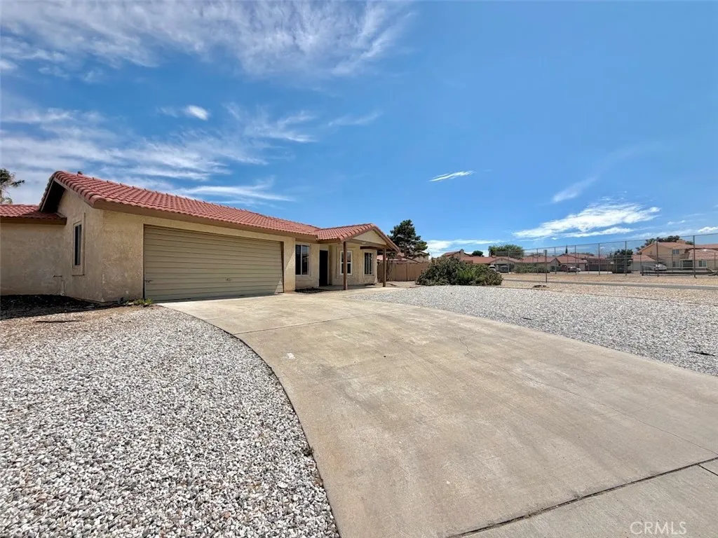 14409 Riverside, Hesperia, California 92345 — photo 4