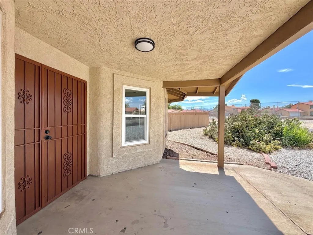 14409 Riverside, Hesperia, California 92345 — photo 5
