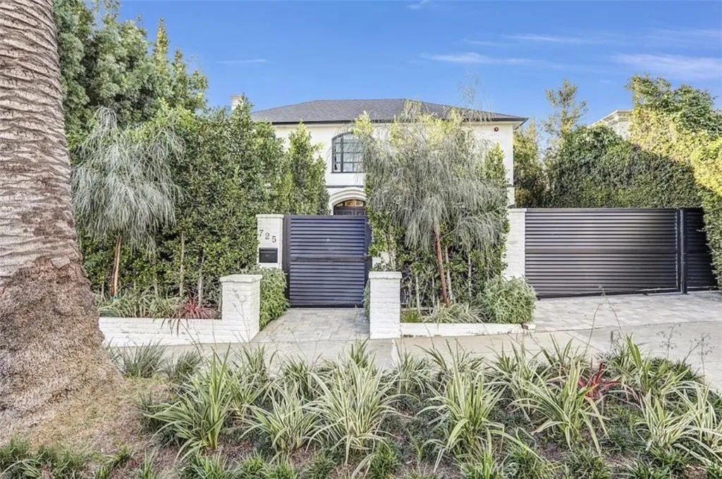 725 N Doheny