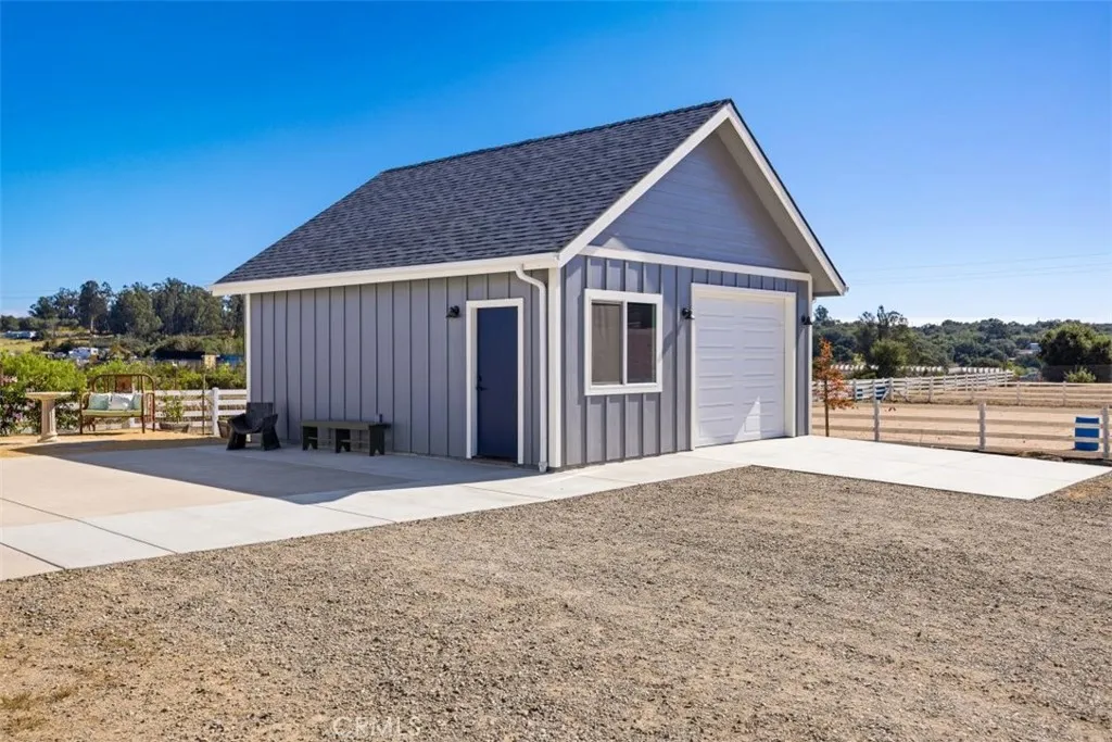 detached garage