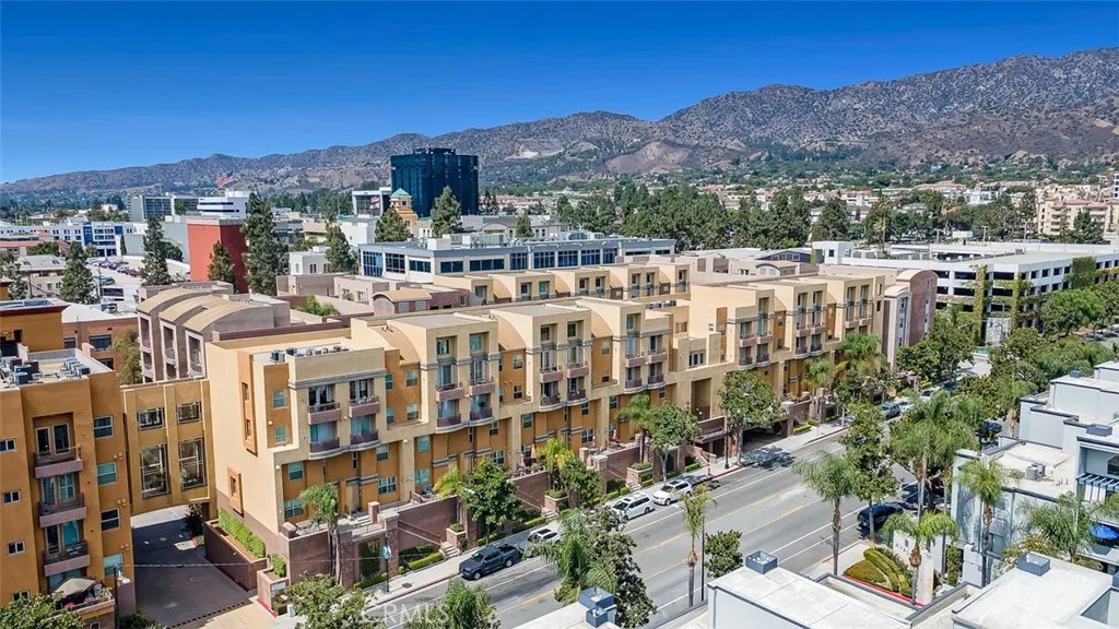 201 E Angeleno Ave