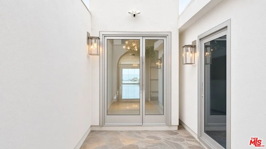 18222 Coastline Drive, Malibu, California 90265 — photo 4