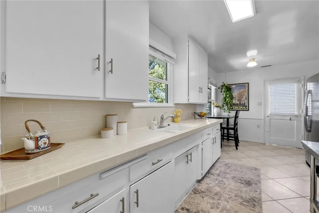1204 Riverside, Fullerton, California 92831 — photo 5