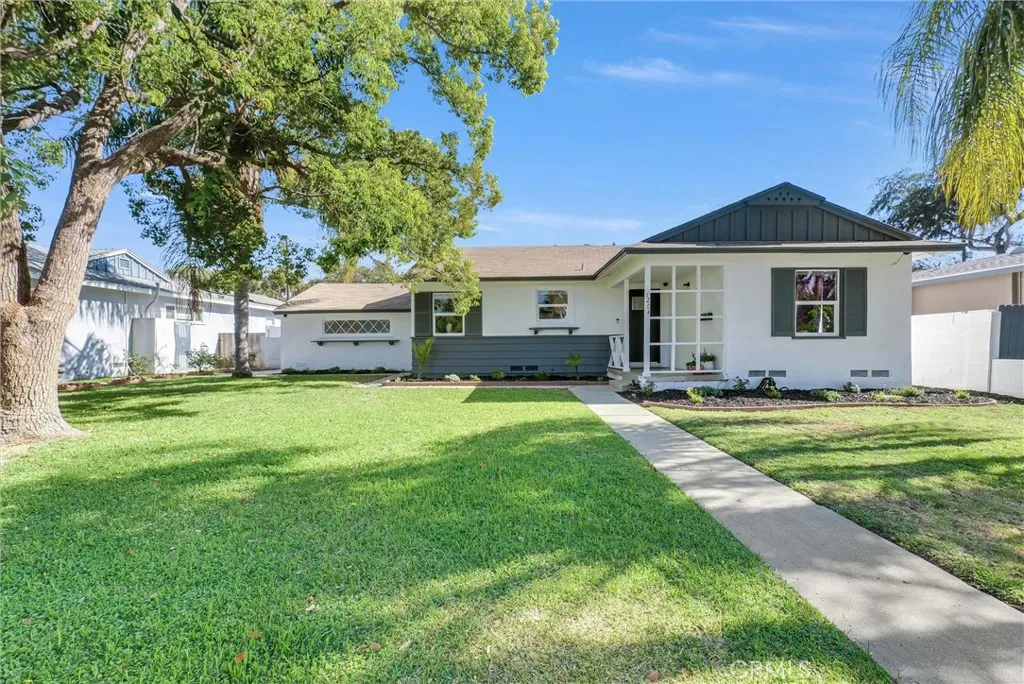 1204 Riverside