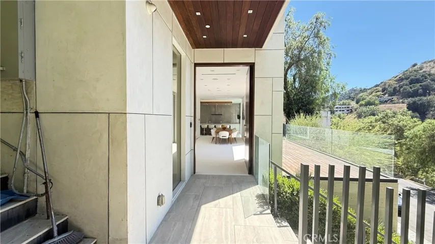 Front Door, 2nd Floor