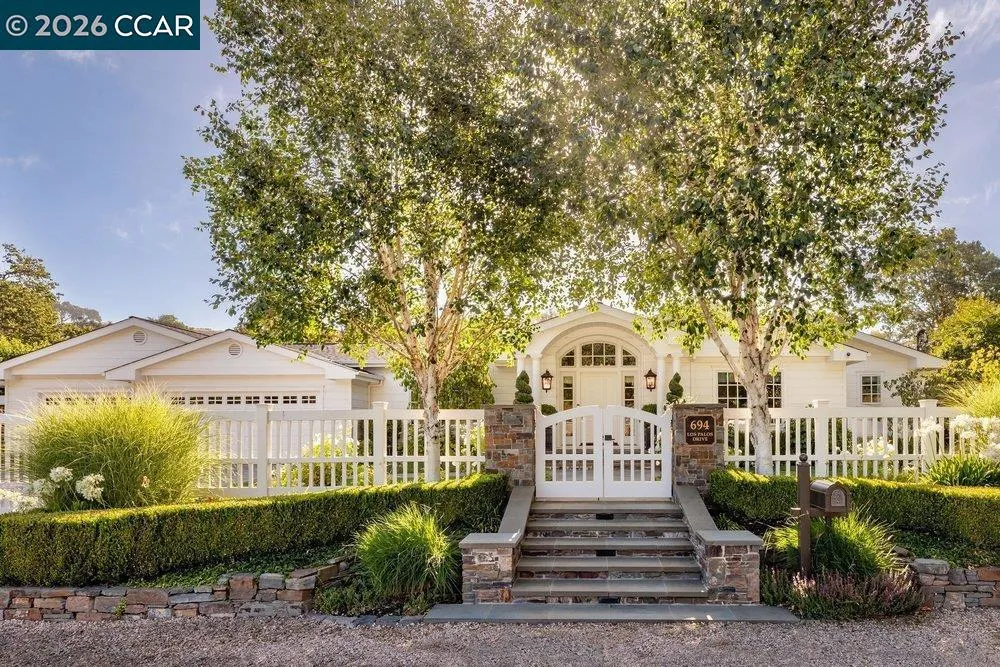694 Los Palos Dr