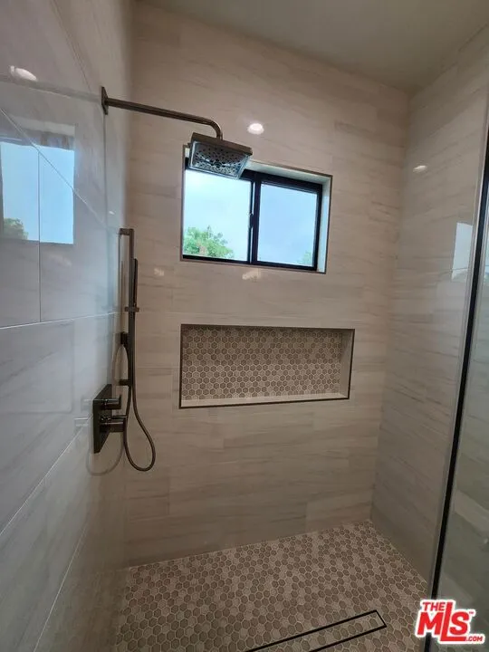 Master Shower 2