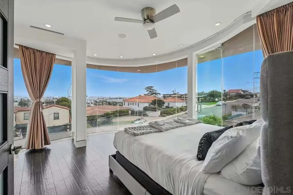 1676 Plum, San Diego, California 92106 — photo 5