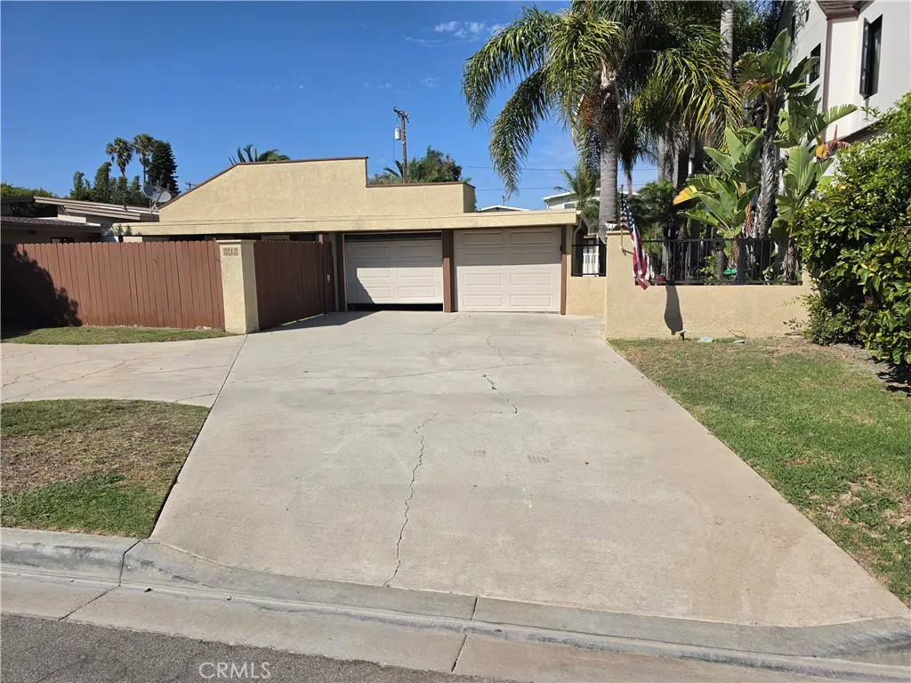2212 Laurel