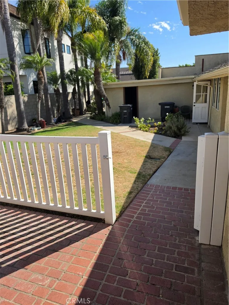 2212 Laurel, Newport Beach, California 92663 — photo 4