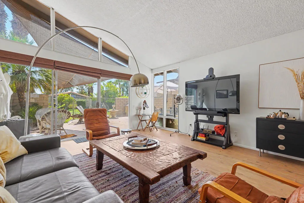 48970 Cochran Dr