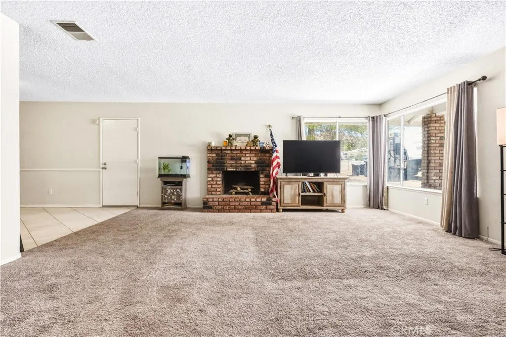 17307 Longmeadow Avenue, Palmdale, California 93591 — photo 5