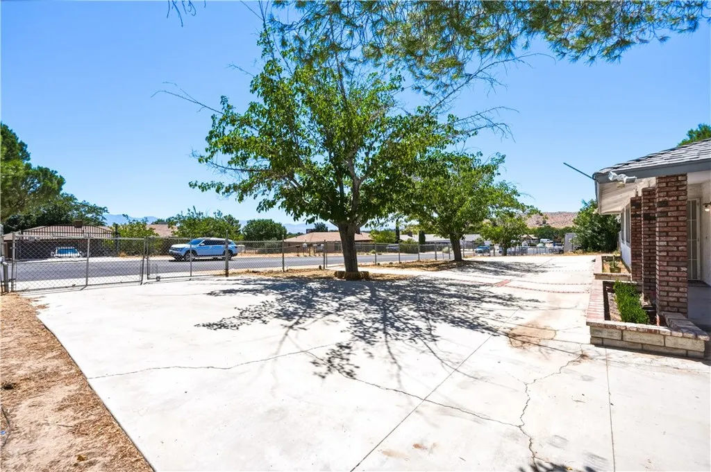 17307 Longmeadow Avenue, Palmdale, California 93591 — photo 4