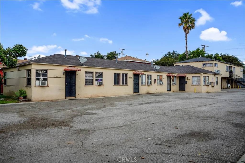3823 Walnut