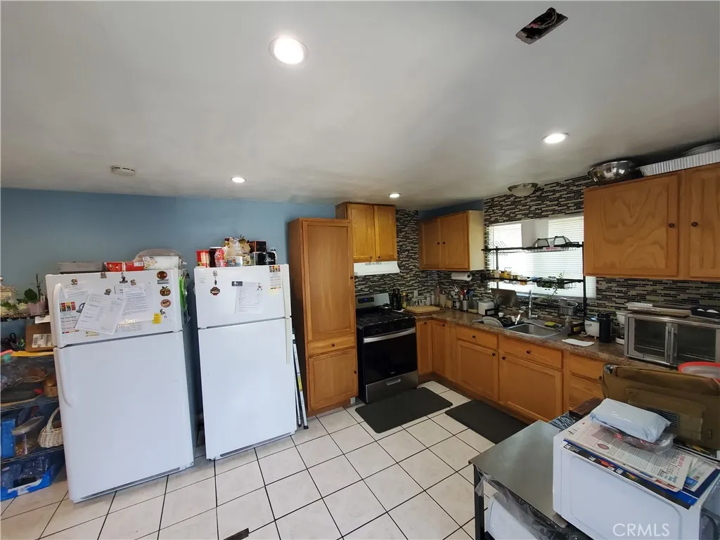 8 Candy Lane, San Fernando, California 91345 — photo 5