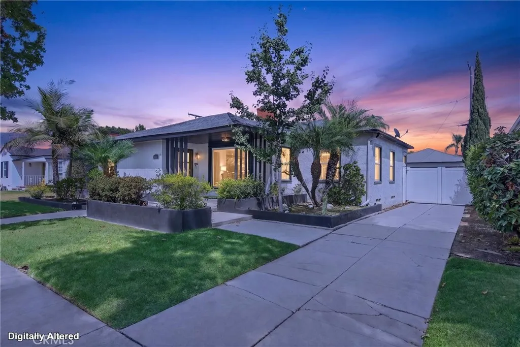 3934 N Marshall Way